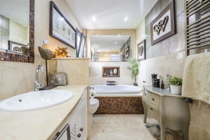 Image No.40-5 Bed Villa for sale