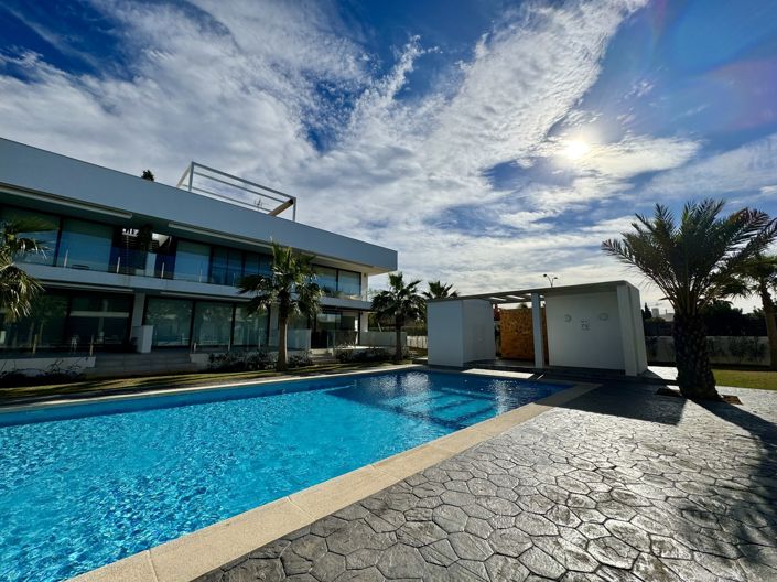 Image No.17-3 Bed Apartment for sale