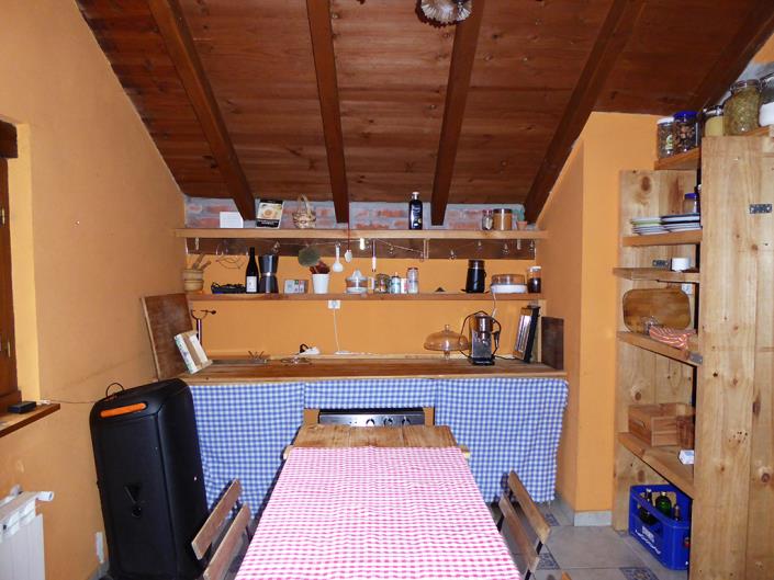 Image No.10-8 Bed Apartment for sale