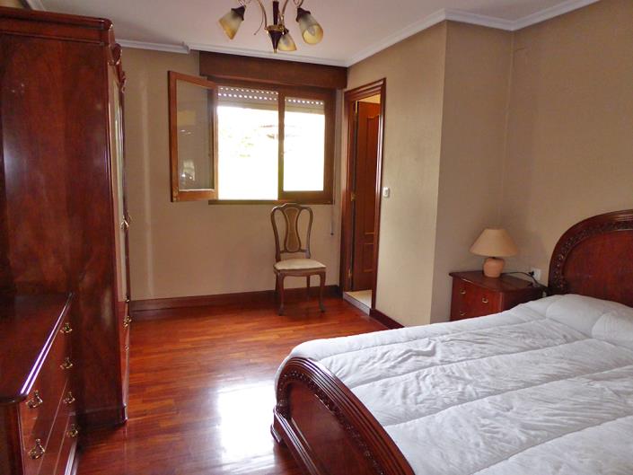 Image No.30-9 Bed Semi-Detached for sale