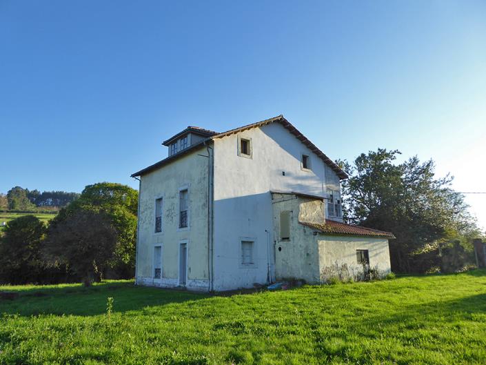 Image No.2-Maison de ville de 9 chambres à vendre à Castrillón