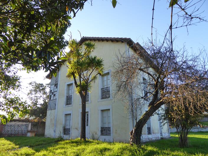 Image No.1-Maison de ville de 9 chambres à vendre à Castrillón