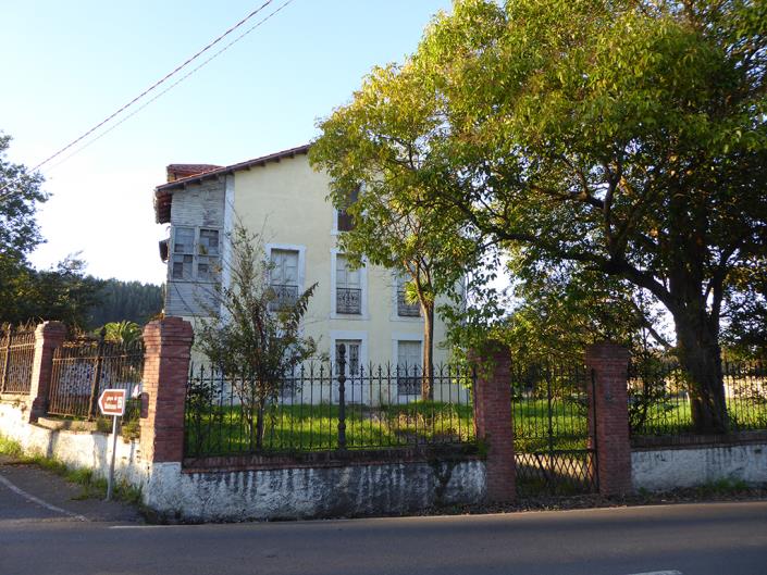 Image No.54-Maison de ville de 9 chambres à vendre à Castrillón