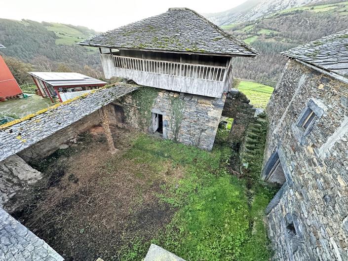 Image No.8-5 Bed Country Property for sale