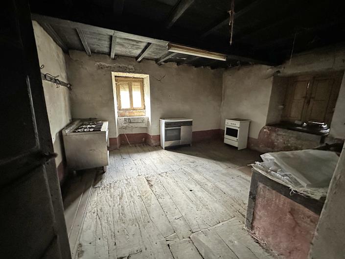 Image No.32-5 Bed Country Property for sale