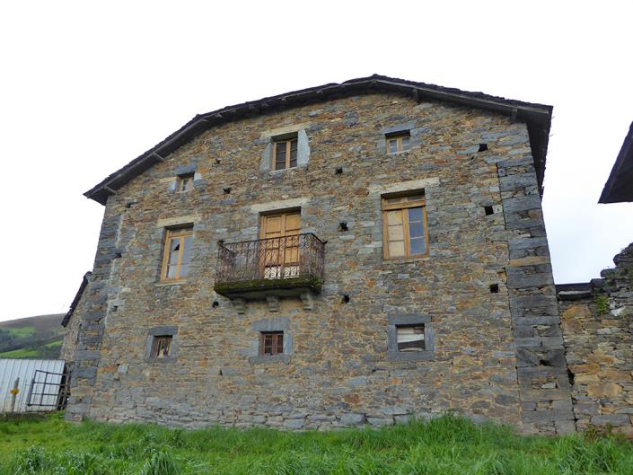 Image No.42-5 Bed Country Property for sale