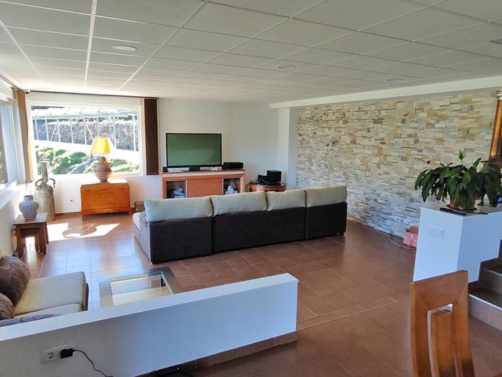 Image No.14-3 Bed Country Property for sale