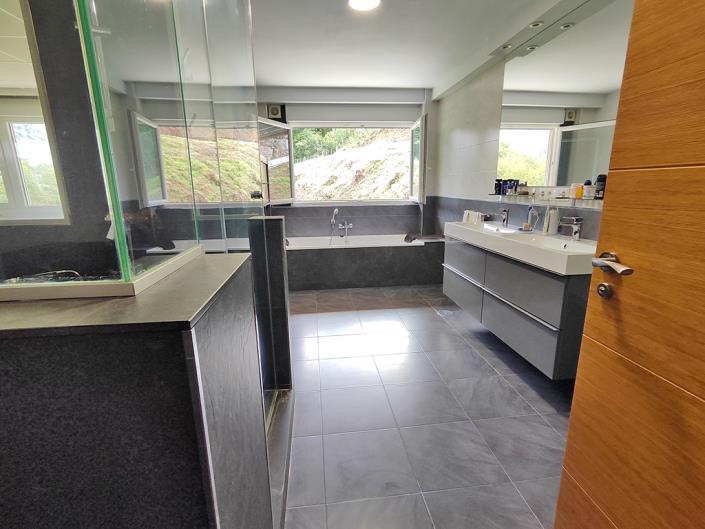 Image No.32-3 Bed Country Property for sale