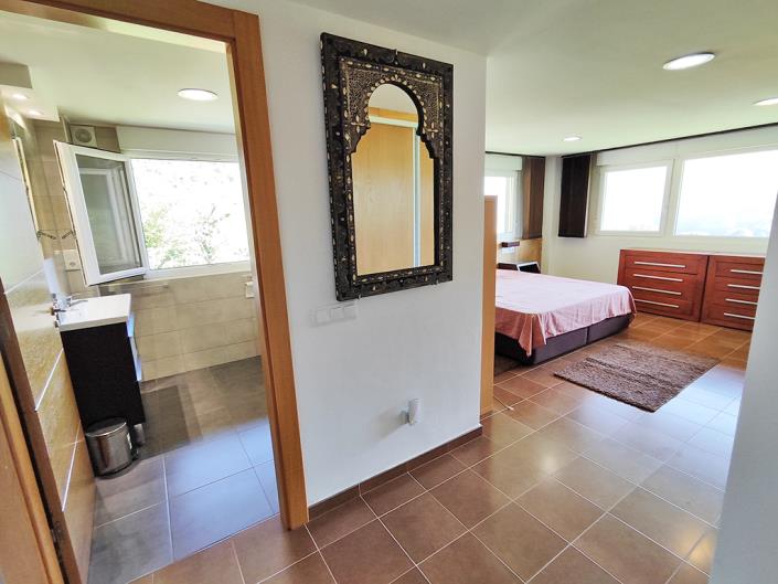 Image No.47-3 Bed Country Property for sale