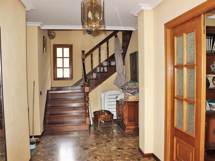 Image No.6-5 Bed Country Property for sale