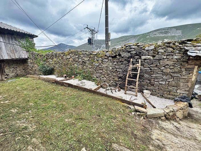 Image No.32-4 Bed Country Property for sale