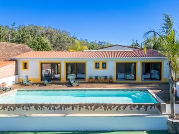 Pool-and-suites_1
