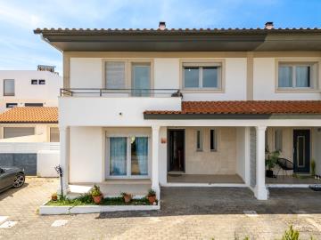 Front-of-the-house_1