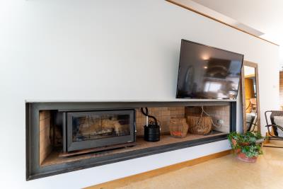 Detail-of-fireplace
