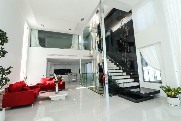 Image No.8-7 Bed Villa / Detached for sale