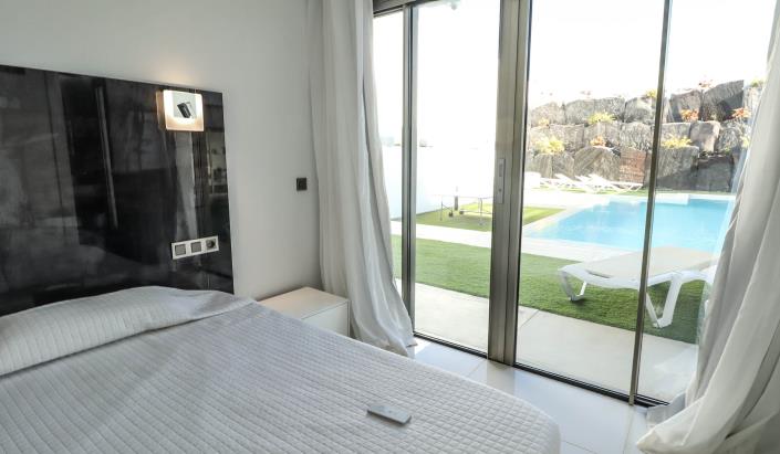 Image No.38-7 Bed Villa / Detached for sale