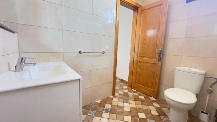 Image No.7-6 Bed Chalet for sale