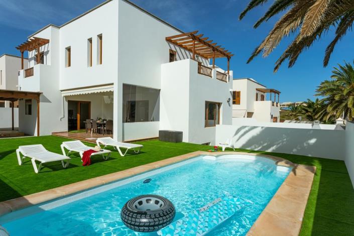 Image No.1-5 Bed Chalet for sale