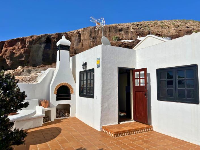 Image No.2-4 Bed Chalet for sale