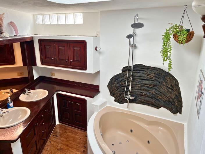 Image No.30-4 Bed Chalet for sale