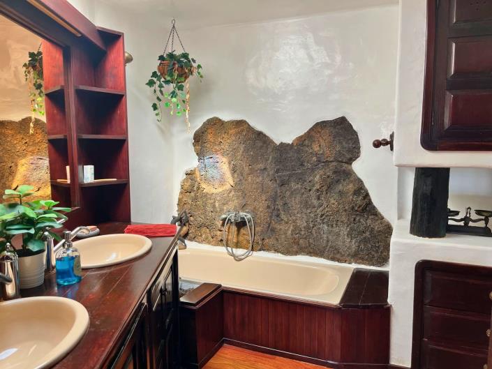 Image No.33-4 Bed Chalet for sale