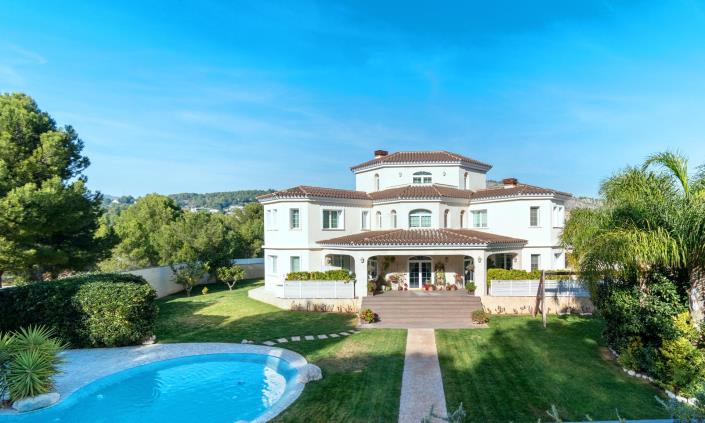 Image No.1-5 Bed House/Villa for sale