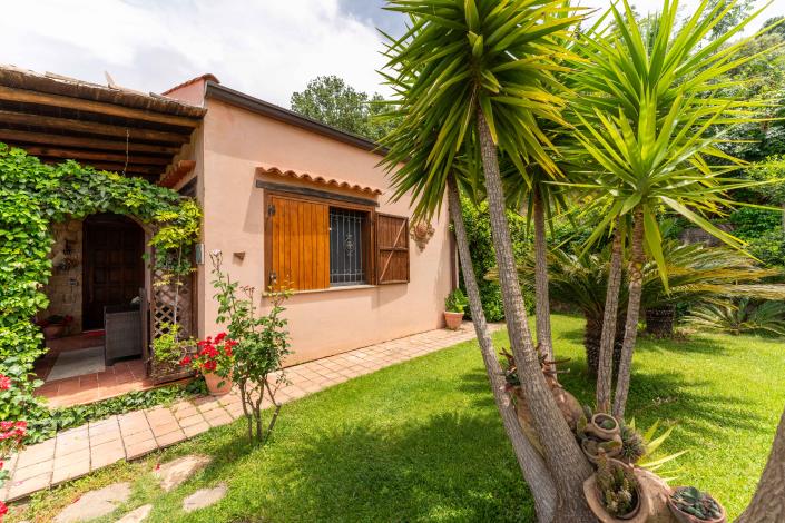 Image No.54-5 Bed Villa for sale