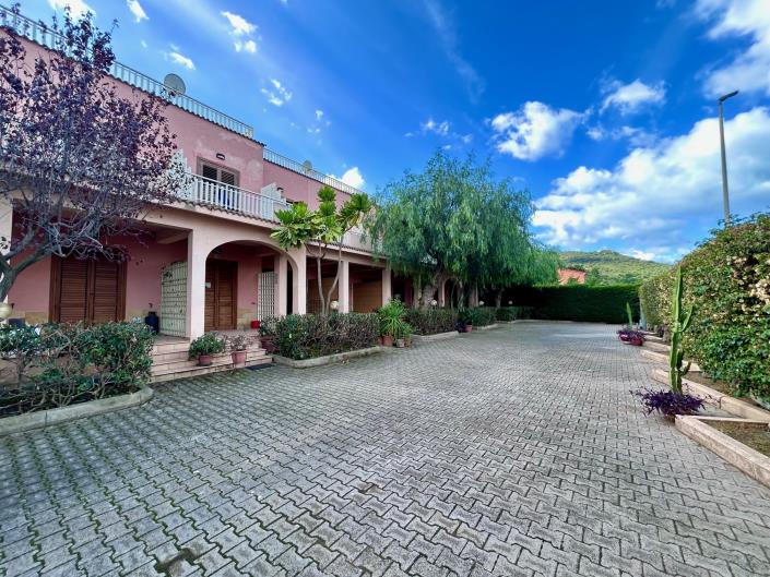 Image No.2-2 Bed House/Villa for sale