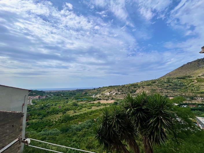 Image No.8-3 Bed House for sale