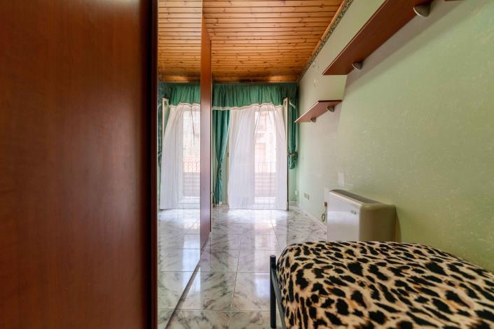 Image No.21-3 Bed House for sale