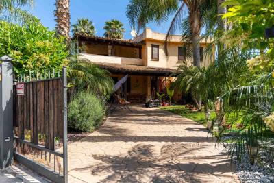 V590-incantevole-residenza-al-piano-terra-con-giardino-privato---1-