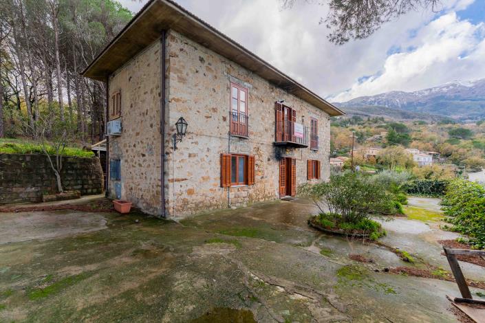 Image No.11-Villa de 5 chambres à vendre à Castelbuono