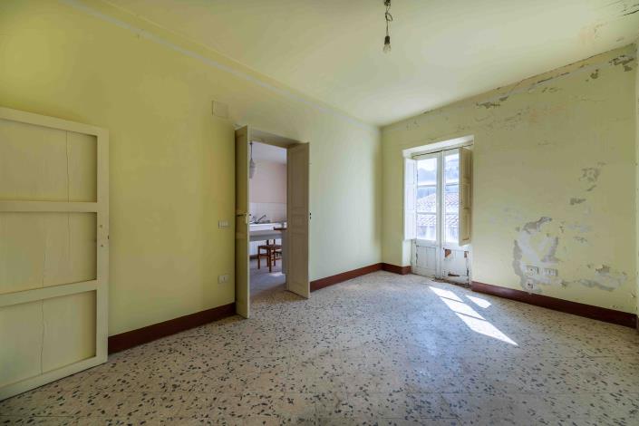 Image No.9-Appartement de 3 chambres à vendre à Castelbuono