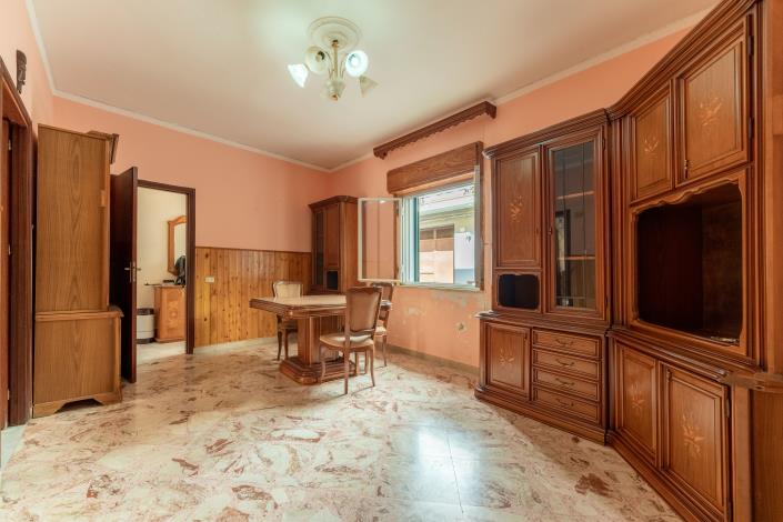 Image No.6-2 Bed House for sale