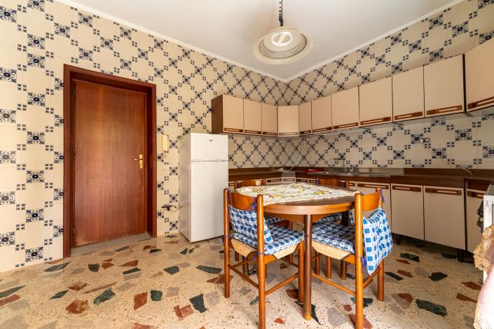 Image No.8-2 Bed House for sale