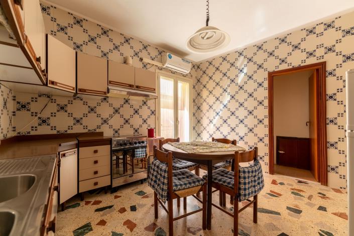 Image No.9-2 Bed House for sale