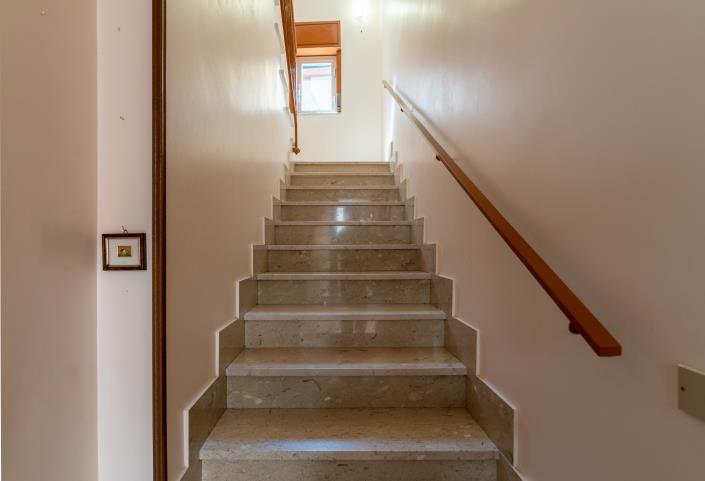 Image No.12-2 Bed House for sale