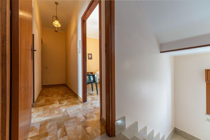 Image No.13-2 Bed House for sale