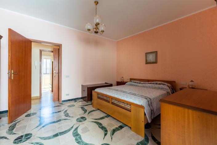 Image No.15-2 Bed House for sale