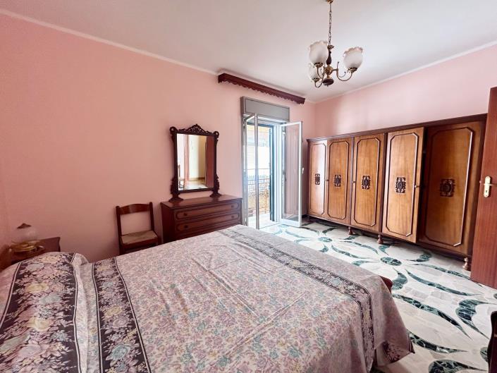 Image No.18-2 Bed House for sale