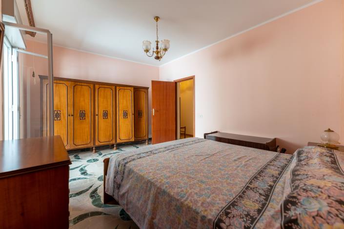 Image No.17-2 Bed House for sale