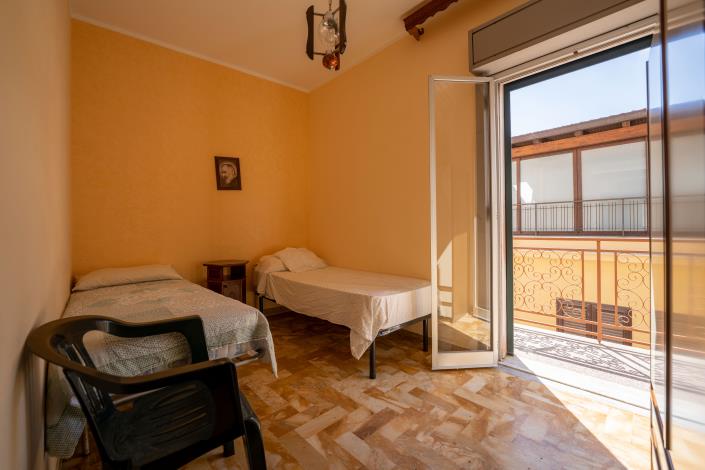 Image No.19-2 Bed House for sale