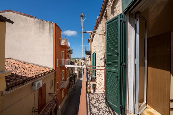 Image No.21-2 Bed House for sale