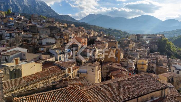 Image No.5-Maison de ville de 1 chambre à vendre à Isnello