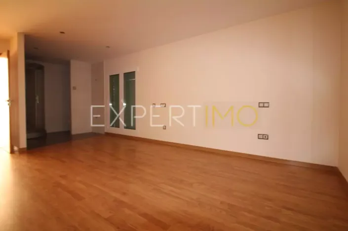 Image No.2-7 Bed Villa for sale