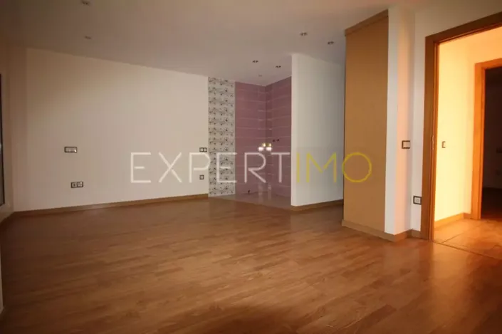 Image No.3-7 Bed Villa for sale