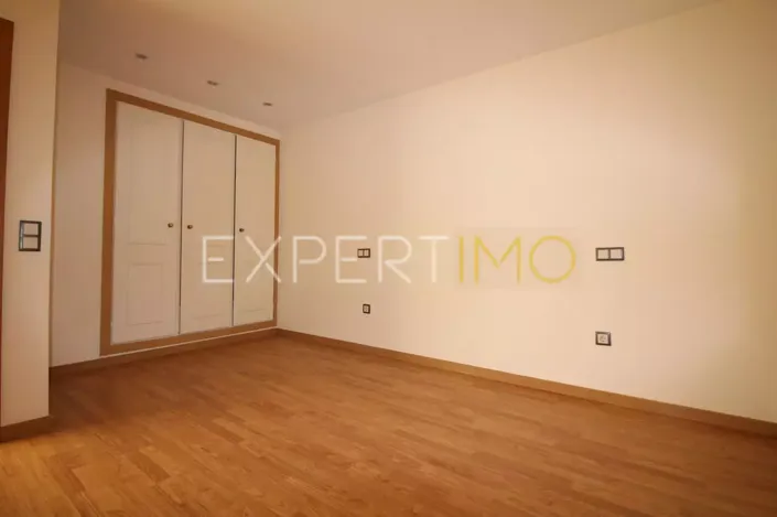 Image No.4-7 Bed Villa for sale