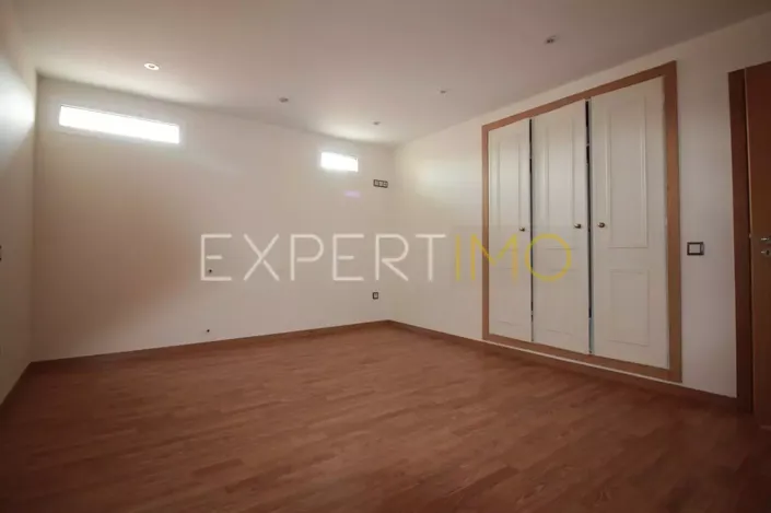 Image No.5-7 Bed Villa for sale