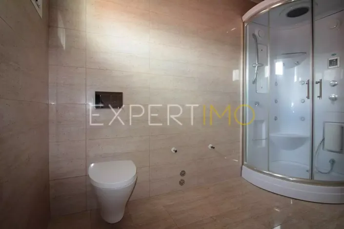 Image No.8-7 Bed Villa for sale