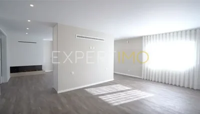 1 - Marinha Grande, Villa